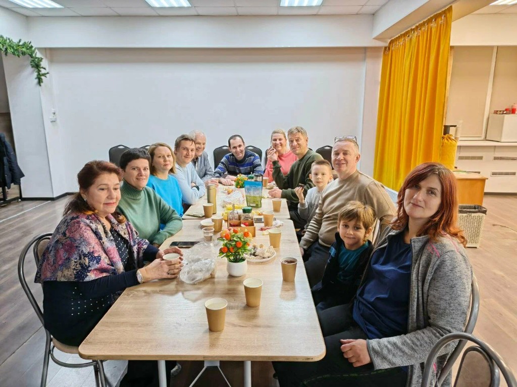 Общение за чаем в церкви